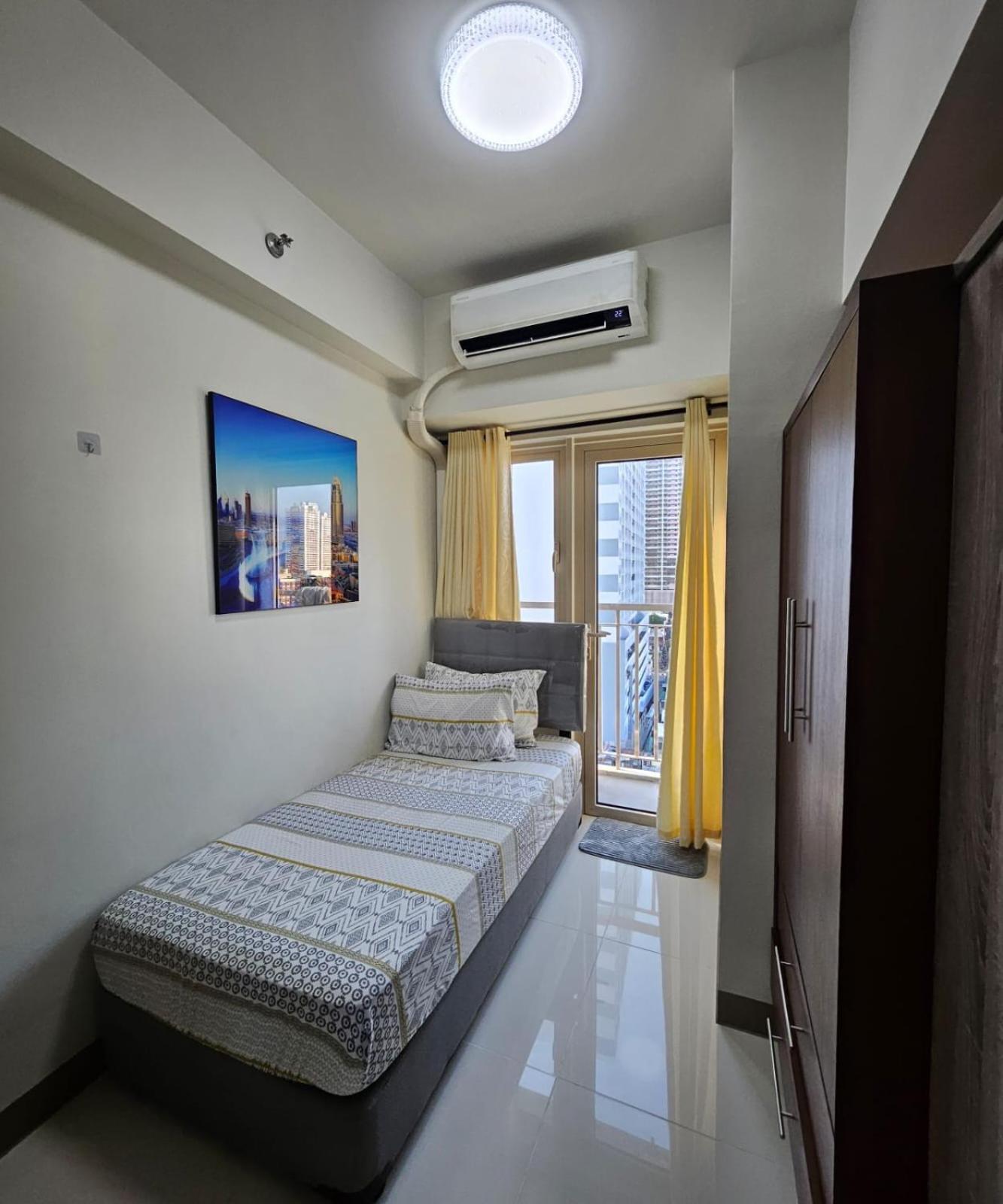 2 Bedroom Near Picc, Ccp, Wtc & Star At Coast Residences, Pasay