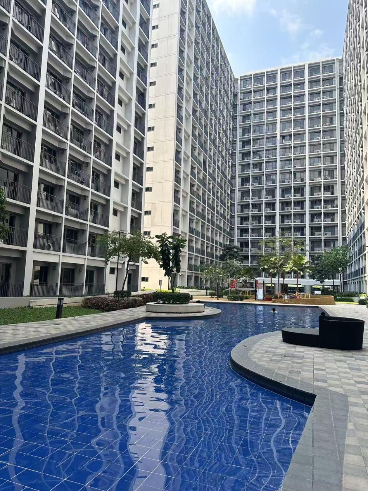 In Pasay With Pool View *