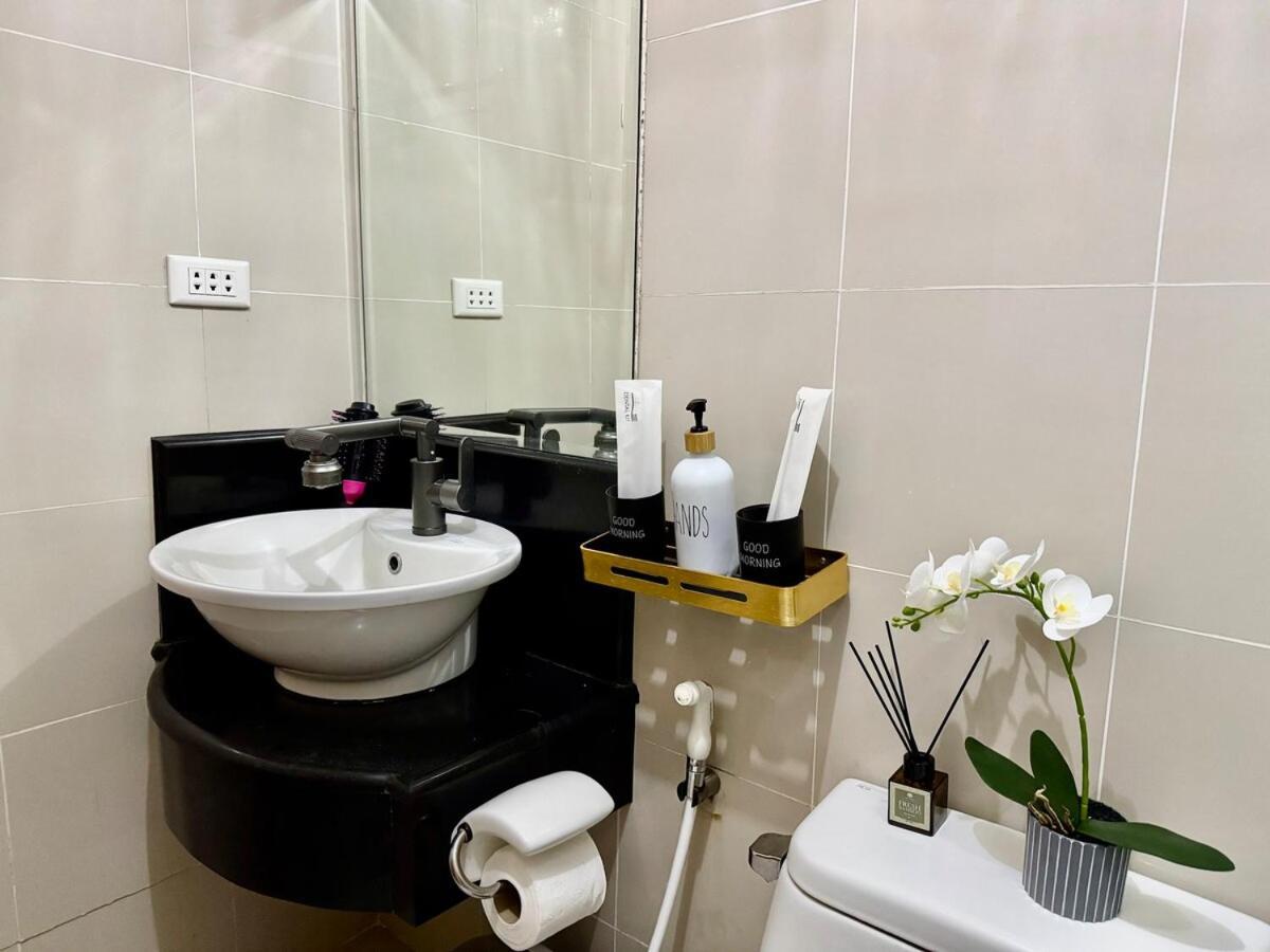 Apartment Cozy At Mckinley Hill Bgc *