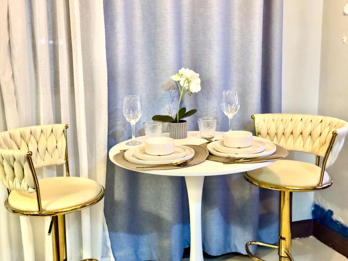 Cozy At Mckinley Hill Bgc Apartment