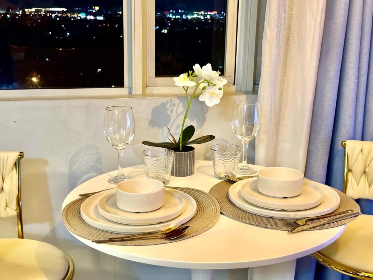 Cozy At Mckinley Hill Bgc Apartment *