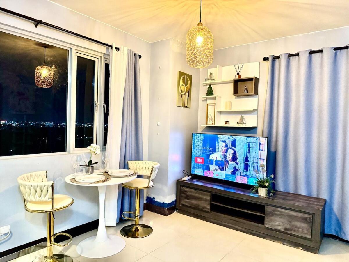 Cozy At Mckinley Hill Bgc Apartment