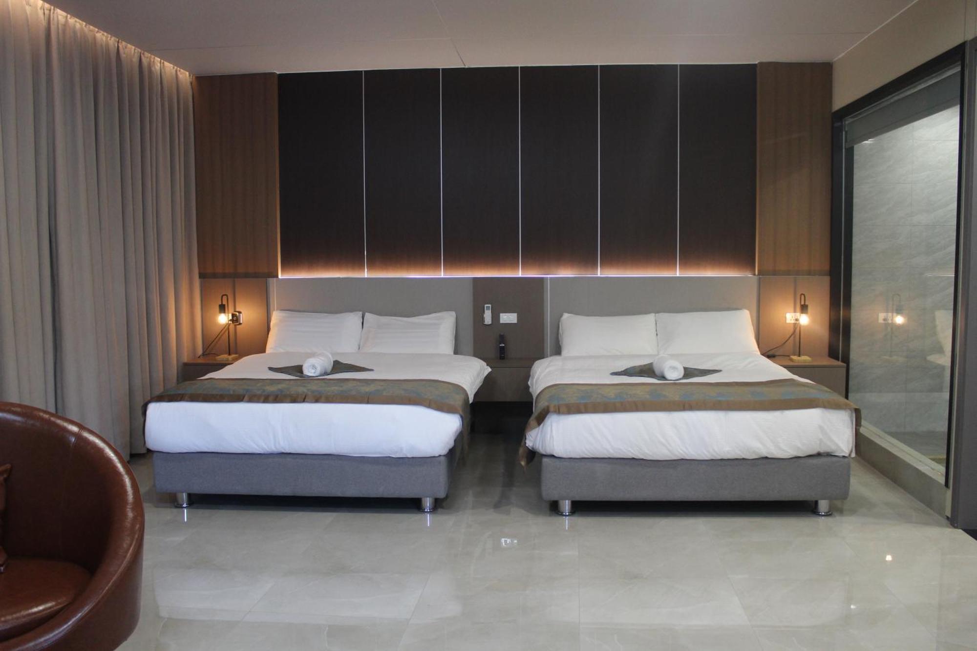 Skyport Hotel