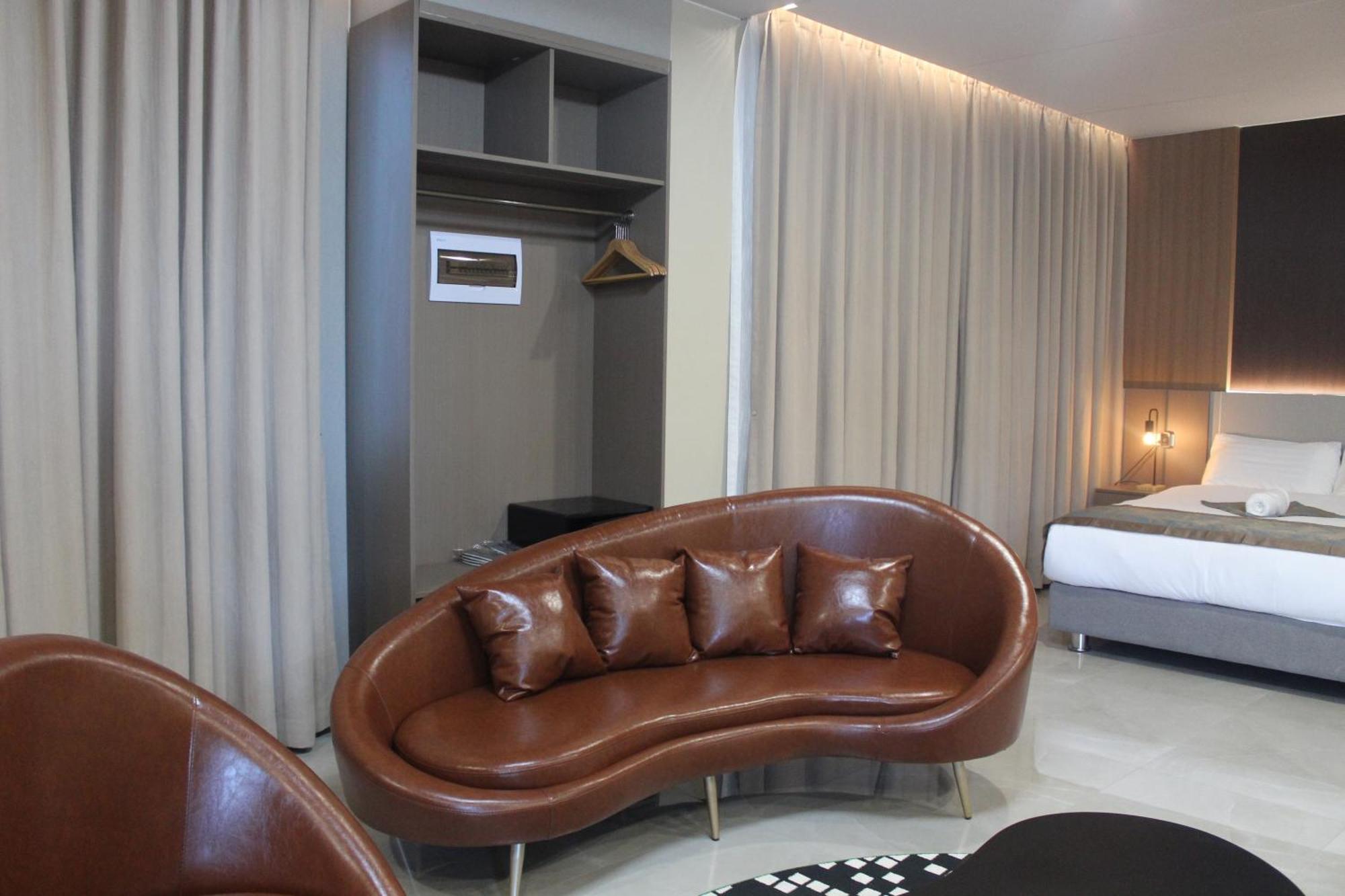 Skyport Hotel