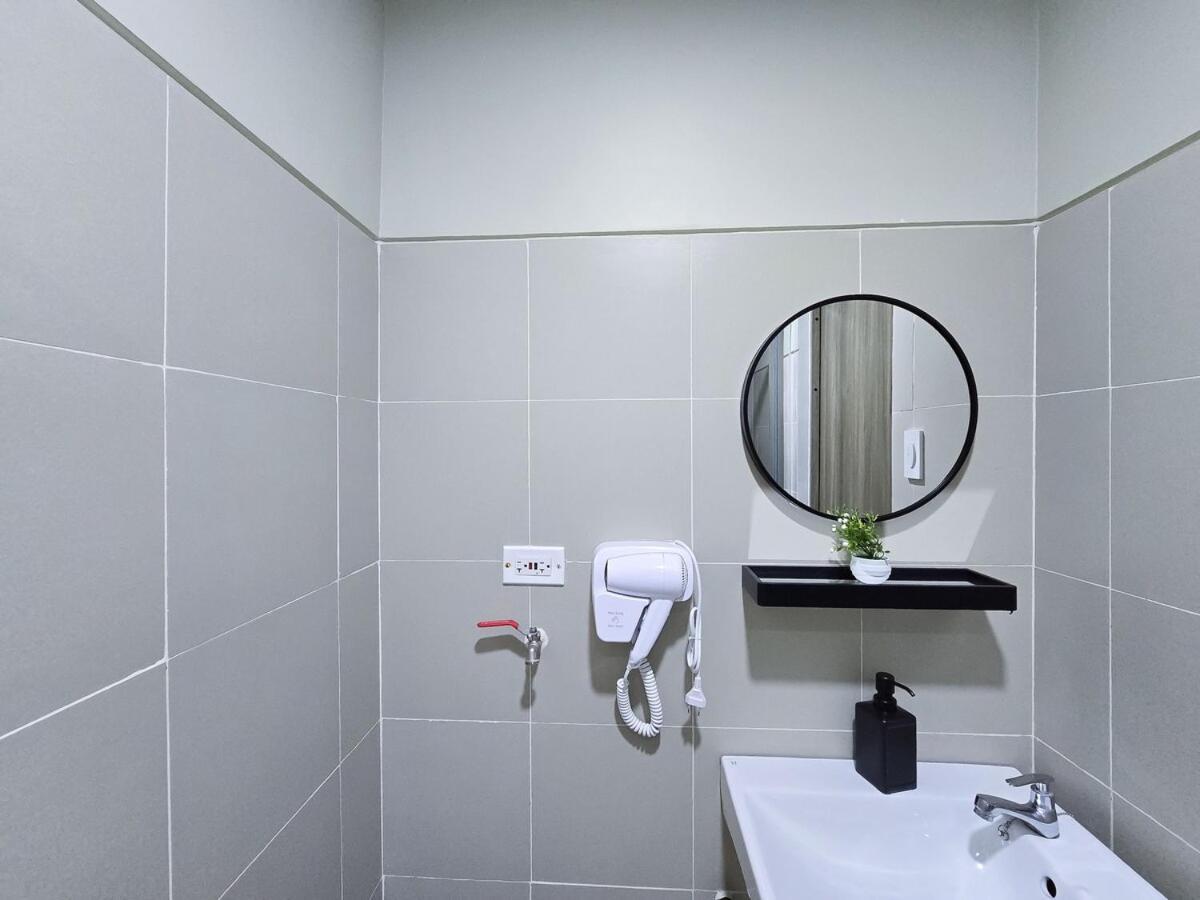 1br Condotel With Balcony At Fame Residences #fm45-1 Apartment *
