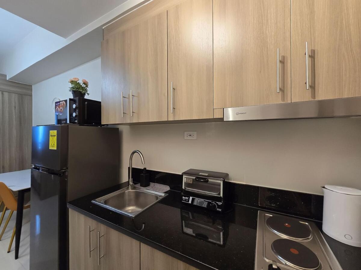 1br Condotel With Balcony At Fame Residences #fm45-1 Apartment Manila