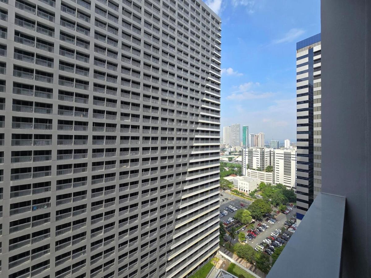 1br Condotel With Balcony At Fame Residences #fm45-1 * Manila