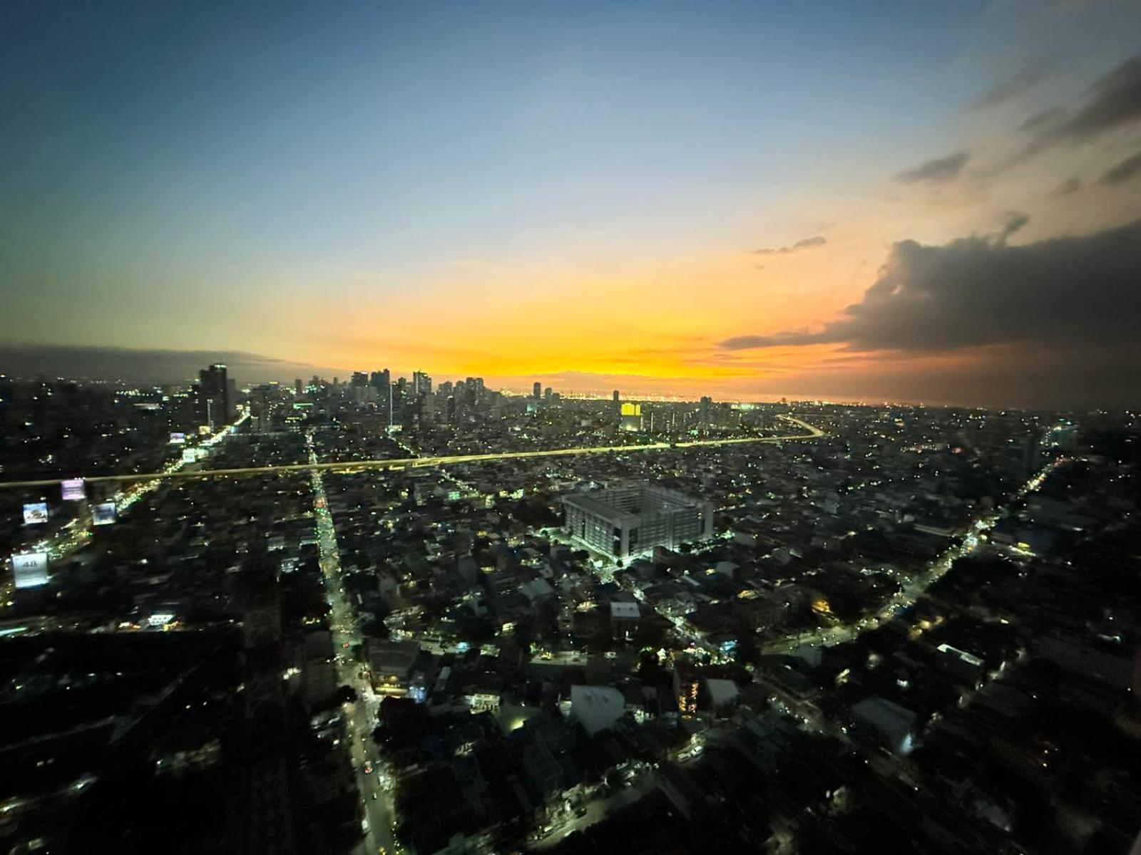 D' Caballero's Penthouse By Sun Residences 5* Manila