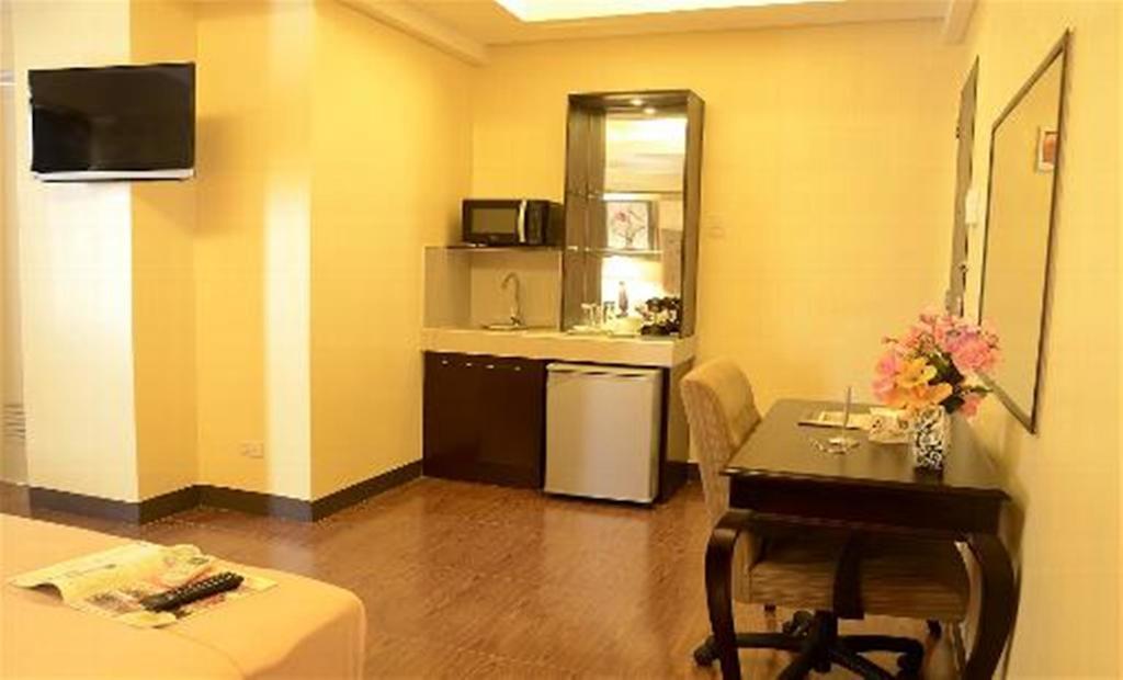 Hotel Silver Oaks & Manila