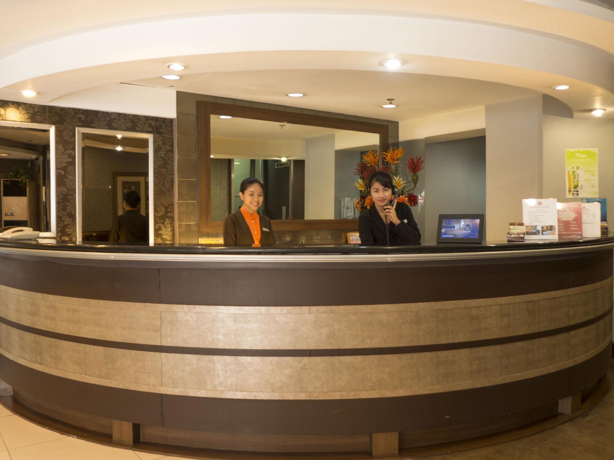 Rothman Hotel 3*