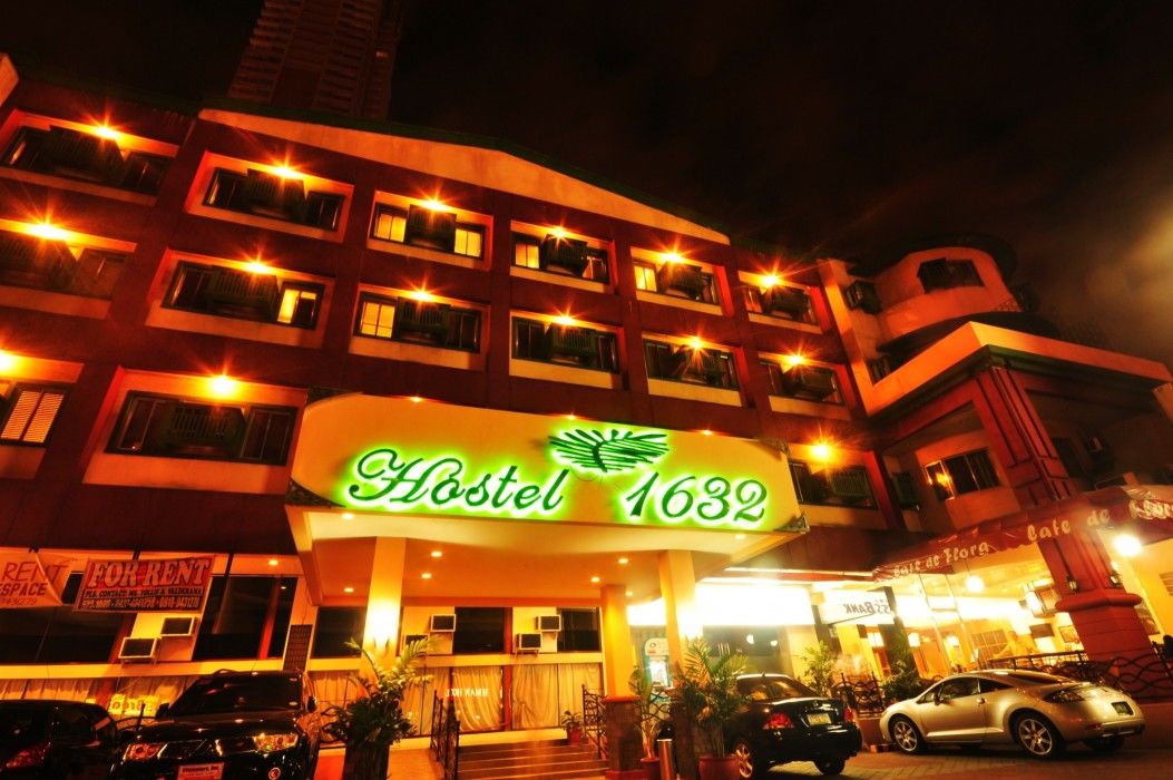 Hostel 1632 *