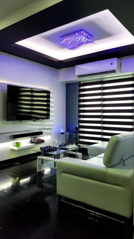 Modern Luxury Lower Penthouse Unit Apartment