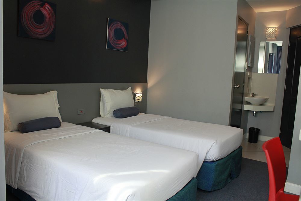 Li Nakpil Inn Manila