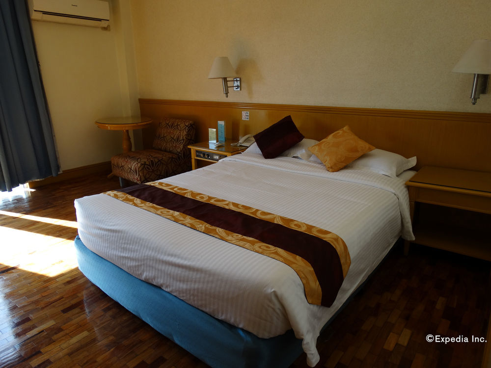Aloha Roxas Boulevard 3*