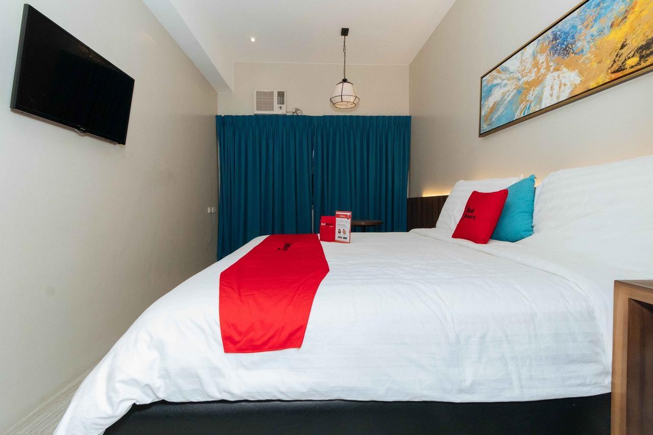 Hotel Reddoorz Premium Near Ust Hospital 4*