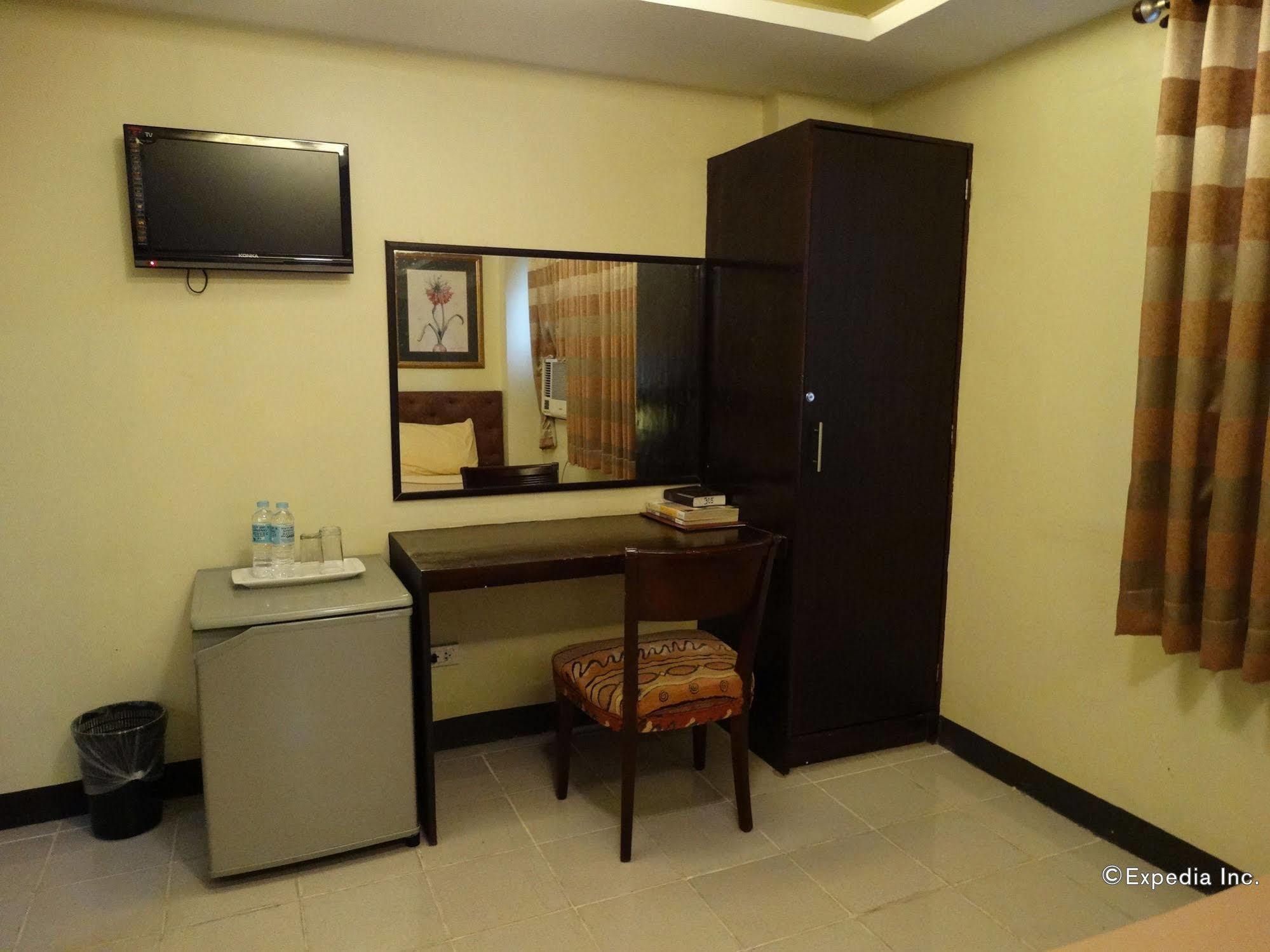 Hotel Silver Oaks & Manila