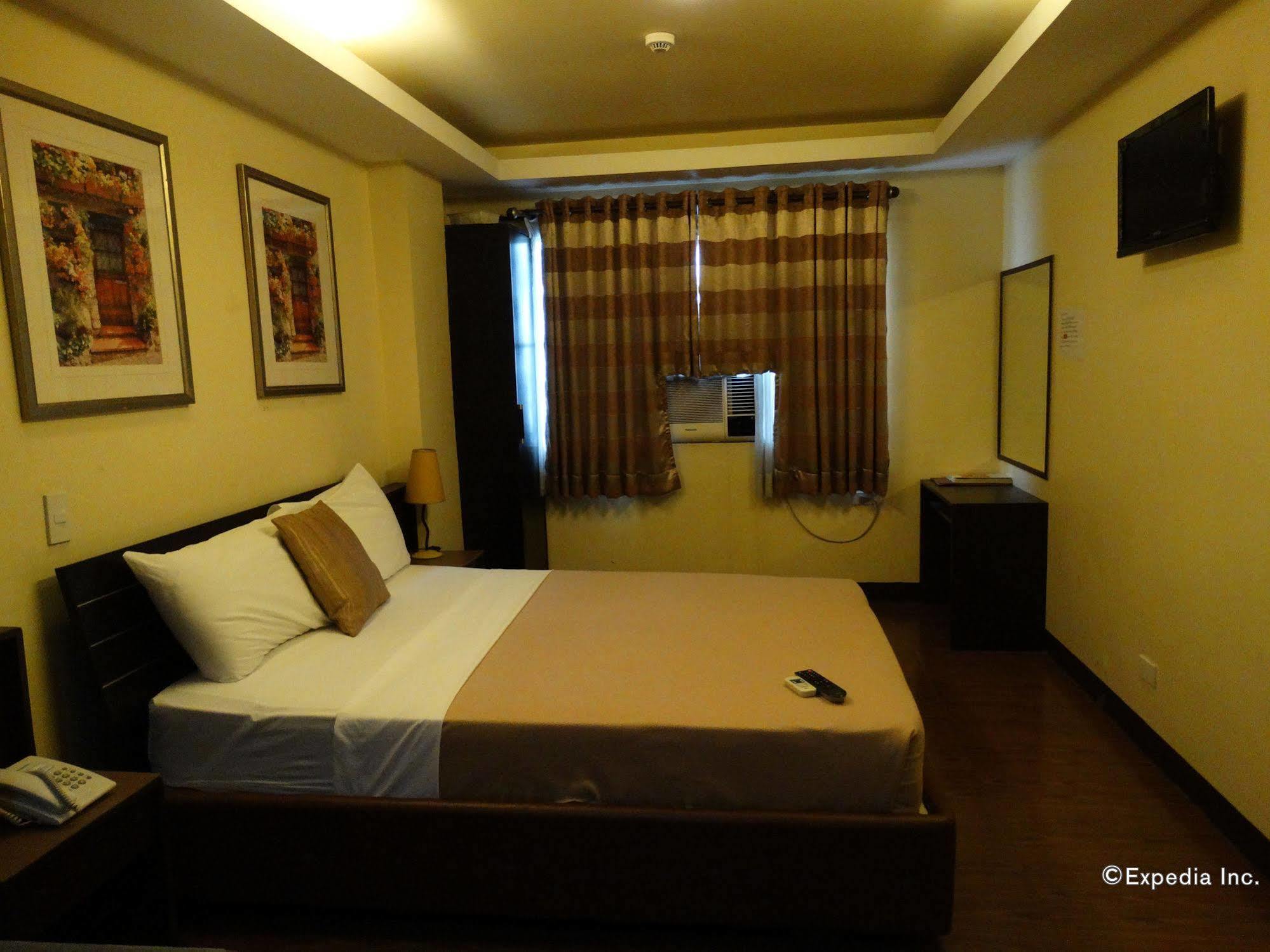 Hotel Silver Oaks & 2*