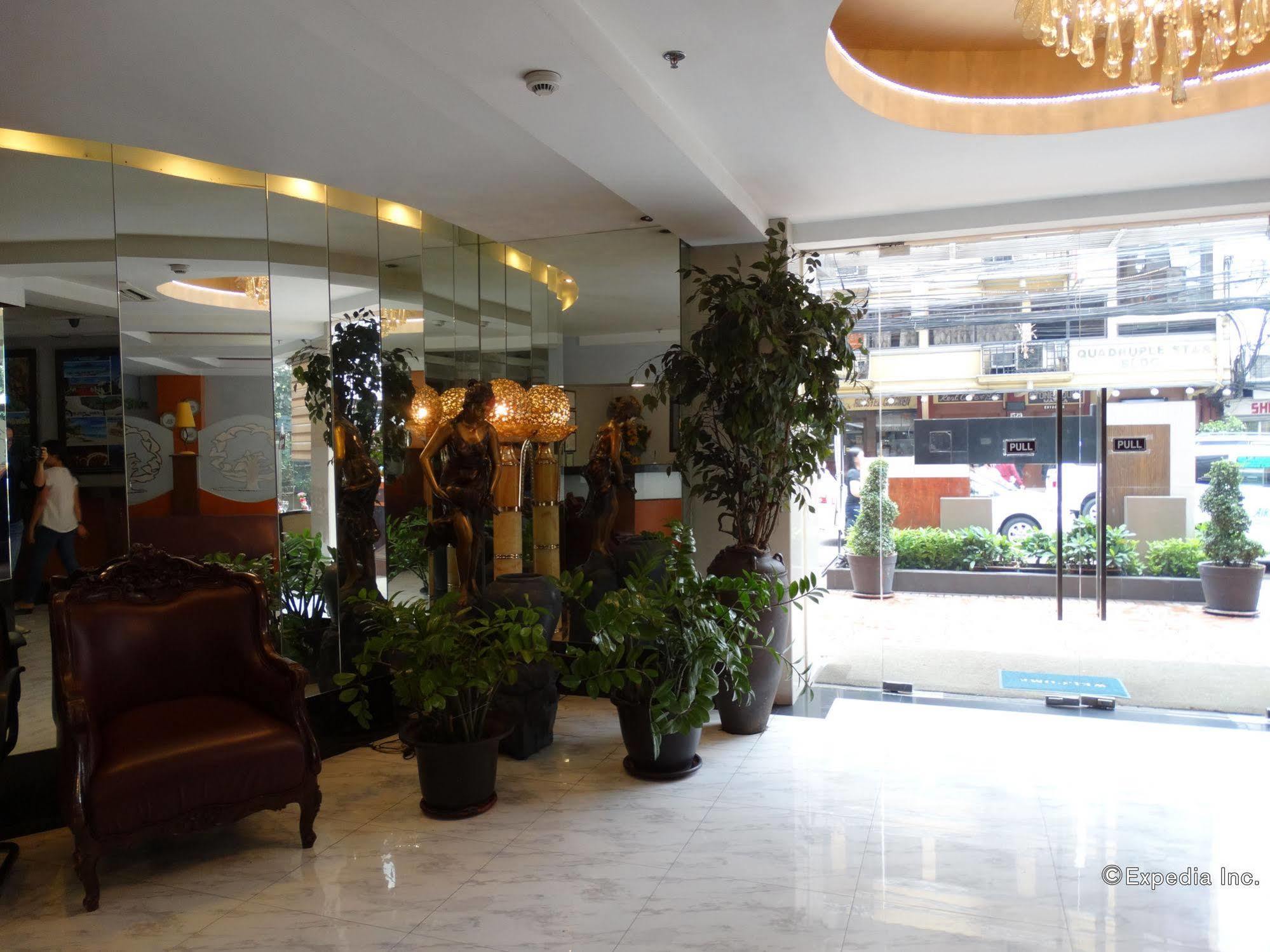 Hotel Silver Oaks & 2*