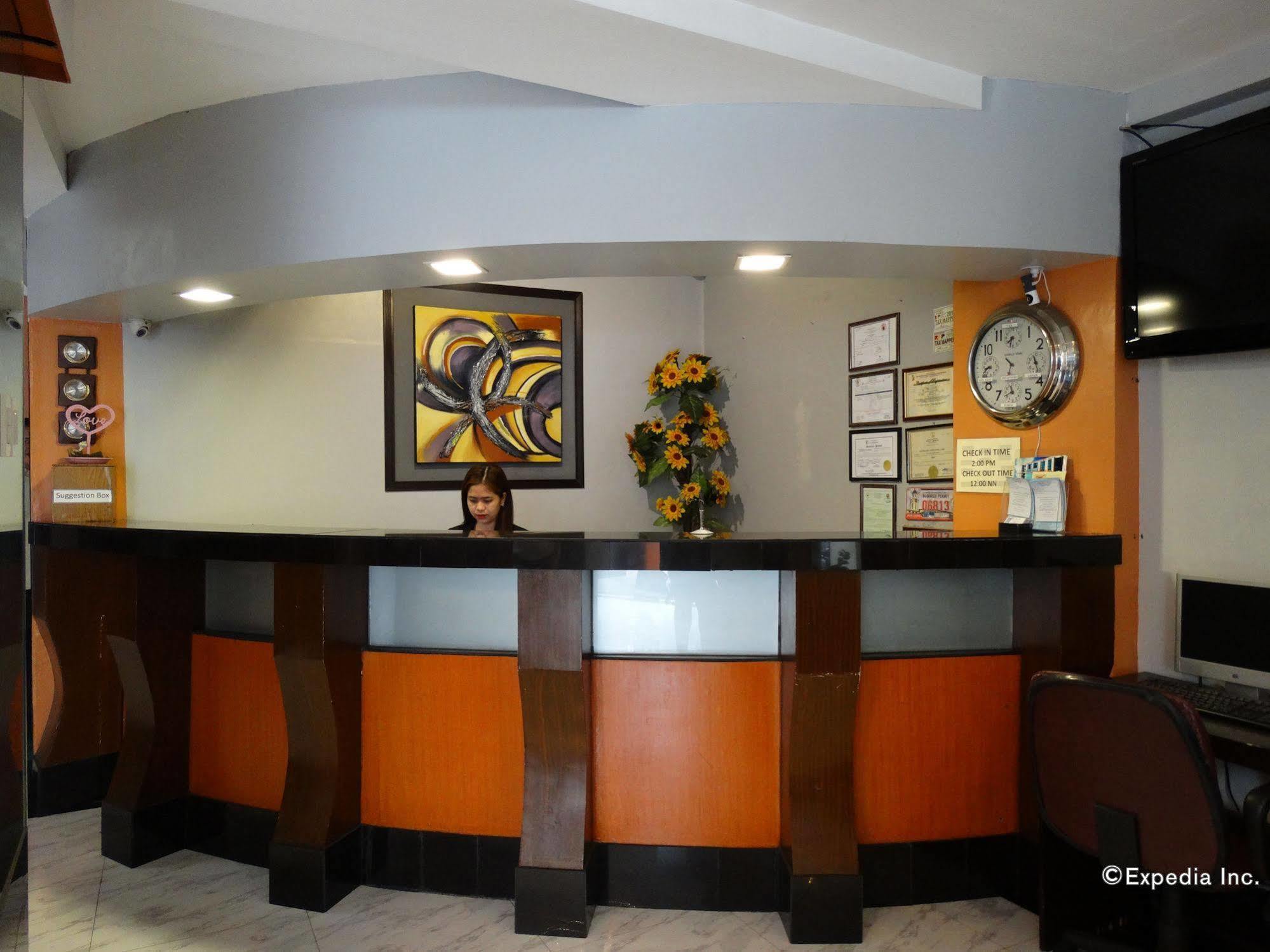 Hotel Silver Oaks &