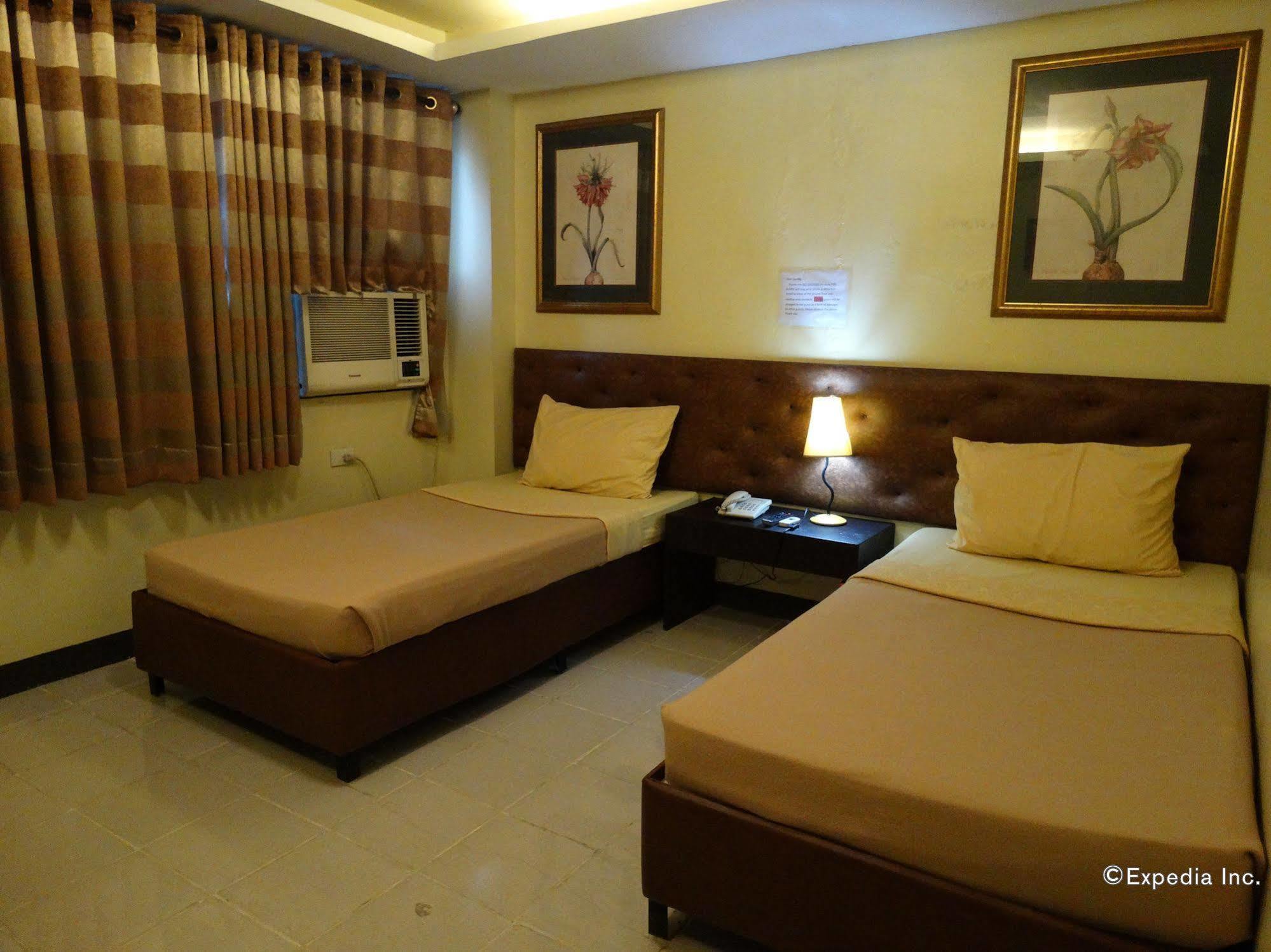 Hotel Silver Oaks & 2*