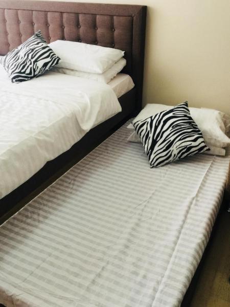 Luxurious Condo-hotel Across Airport Terminal-3 4* Manila
