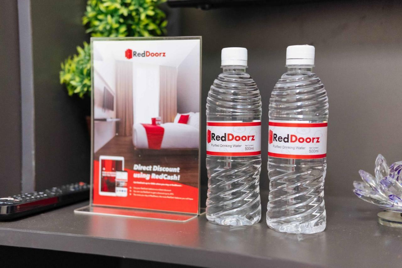 Reddoorz Premium @ Amaia Sucat Hotel 4*