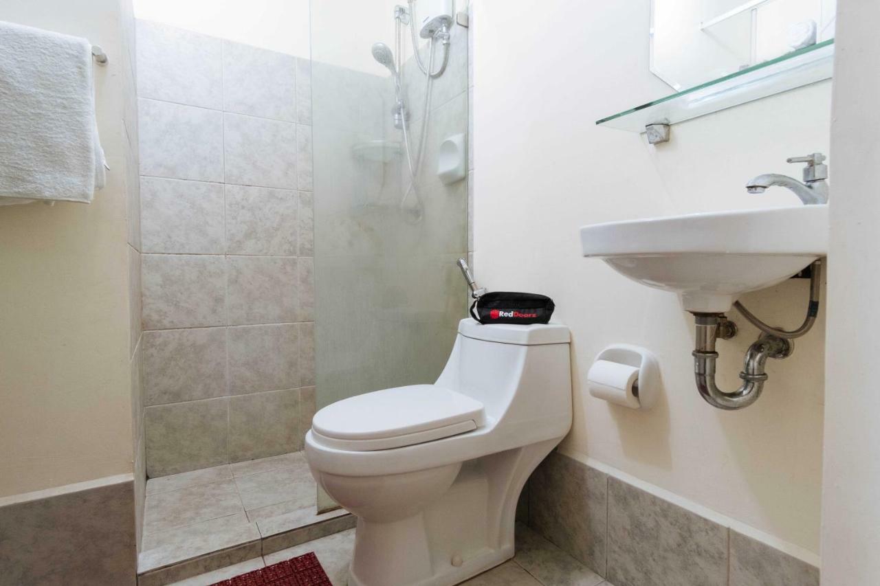 Reddoorz Premium @ Amaia Sucat Hotel
