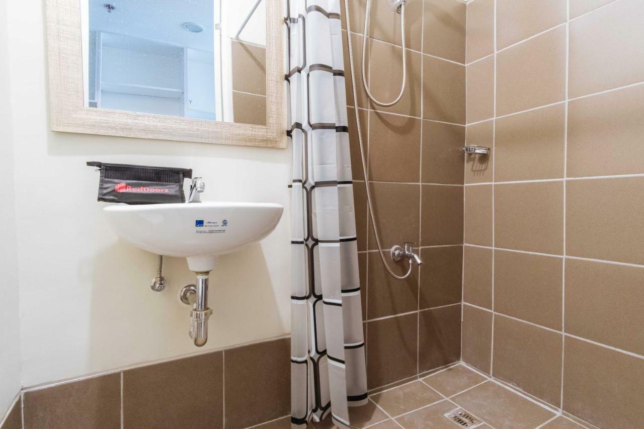 Reddoorz Premium @ Vista Heights Legarda 4*