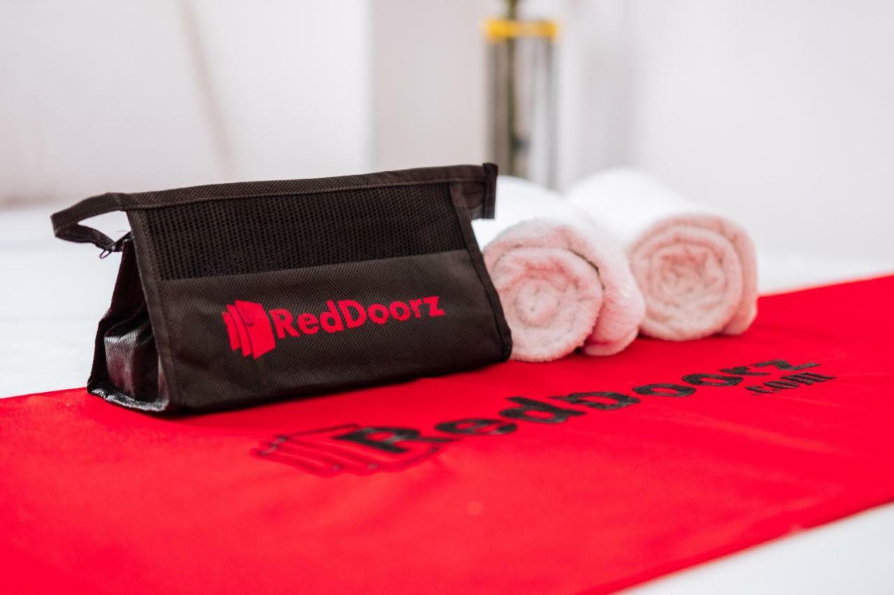 Reddoorz Premium @ Amaia Skies Avenida Hotel
