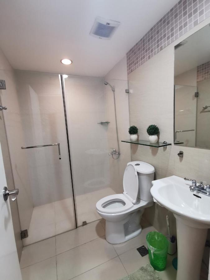 Shanika Properties @ F1 Bgc Apartamento *