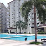 Paranaque Sm-Sucat Field Res. Bldg 5, 2/F, 2Br With Balcony