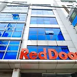 Reddoorz Plus @ San Marcelino Malate