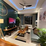 Luxurious & Spacious Suite At The Heart Of Manila
