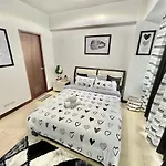 Two Palm Tree Villas Newport-Elegante Condotel Type