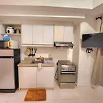 Modern Hotel-Type Studio Near Greenbelt Netflix 100Mbps