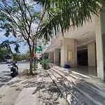 Bgc Taguig Cozy 2 Bedroom Loft, With Stunning Bgc Skyline View!
