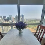 Bgc Taguig Cozy 2 Bedroom Loft, With Stunning Bgc Skyline View!