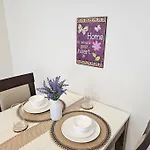 One Uptown Bgc Modern & Spacious, Great Location, 200Mbps & Washer