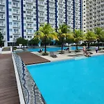Ultimate Staycation With Jacuzzi And Arcade