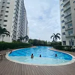 Hotel Luxury Twin Bed Room With Balcony Las Pinas-South Residence