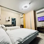 Thompson Suites - 2-Beds, One Uptown Residences, 30F - Xbox & Netflix