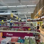 Cozy Condo Apartment In Makati / Manila With Mall, Restaurants, Groceries, Pool, Netflix, Disney+ And More