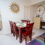 A2J Luxury 2Br Bgc Suite Near Sm Aura, Market2X