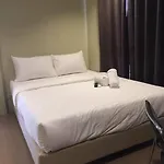 Spacious Studio Apartment B203