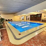 Burgundy Mckinley Place Service Apartment