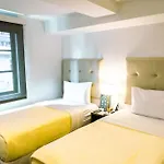 One Cristina Suites