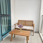 One Uptown Executive 2 Bedroom, With Balcony, Washer & Netflix