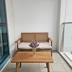 One Uptown Executive 2 Bedroom, With Balcony, Washer & Netflix