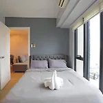 High Floor 2Br In Knightsbridge Residences Makati