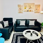 Budget Stay In 81 Newport Near Terminal 1 Bedroom C6-3H